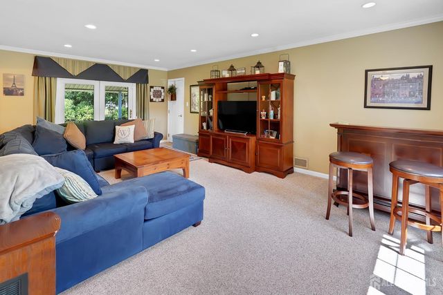 27 Sefton Cir Circle, Piscataway, NJ 08854