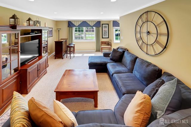 27 Sefton Cir Circle, Piscataway, NJ 08854