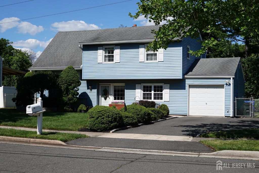 27 Sefton Cir Circle, Piscataway, NJ 08854