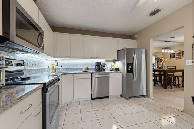 4350 NW 30th Street 333, Coconut Creek, FL 33066