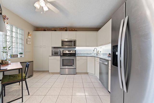 4350 NW 30th Street 333, Coconut Creek, FL 33066