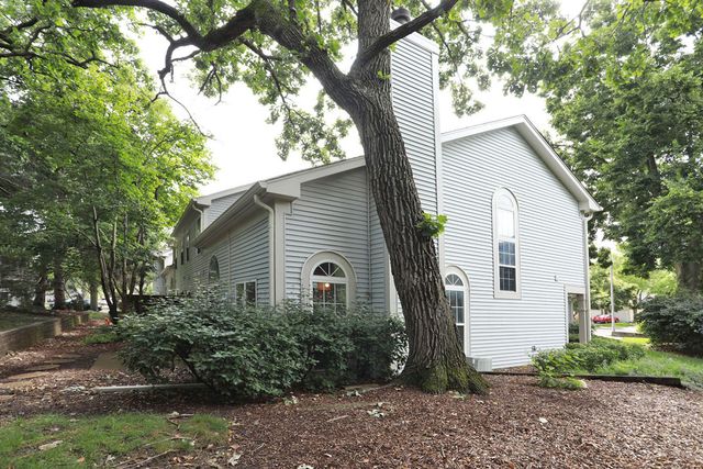 704 Shady Oaks Court, Elgin, IL 60120