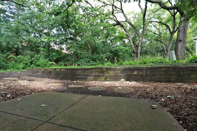 704 Shady Oaks Court, Elgin, IL 60120