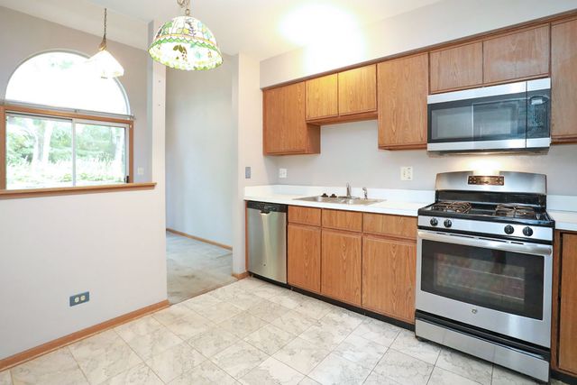 704 Shady Oaks Court, Elgin, IL 60120