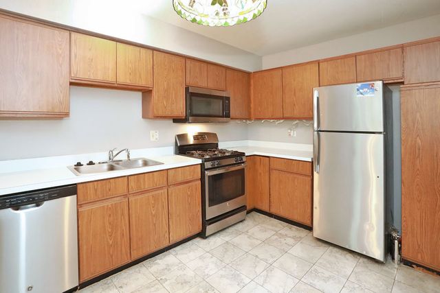 704 Shady Oaks Court, Elgin, IL 60120