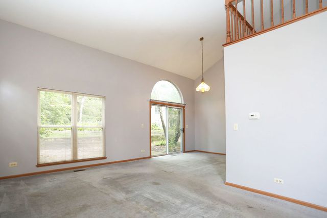 704 Shady Oaks Court, Elgin, IL 60120