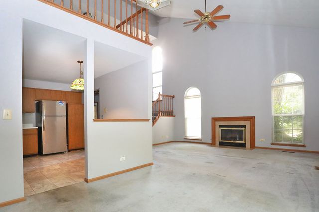 704 Shady Oaks Court, Elgin, IL 60120