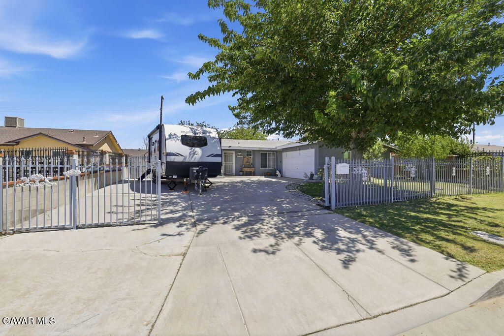 45554 6th Street, Lancaster, CA 93535