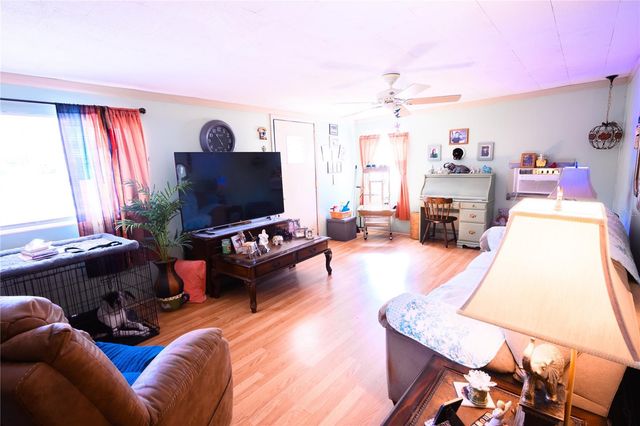 1198 CR 464, Lake Panasoffkee, FL 33538