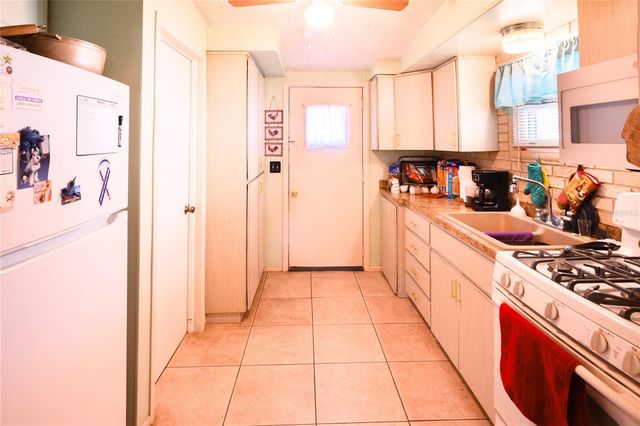 1198 CR 464, Lake Panasoffkee, FL 33538