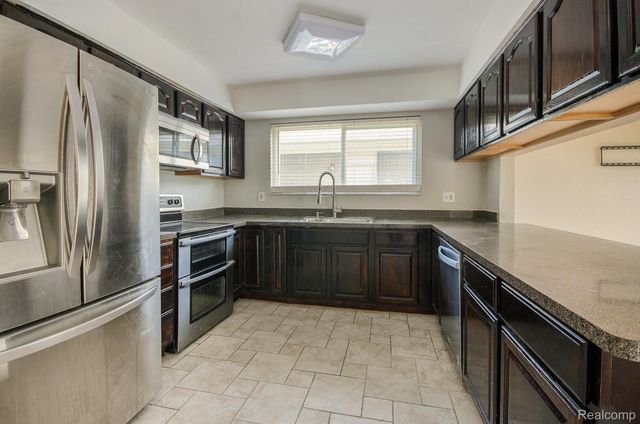 37718 Douglas Court, Sterling Heights, MI 48310