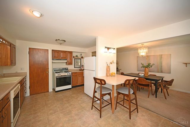 3810 S Broadlawn Circle, Silverton, OH 45236