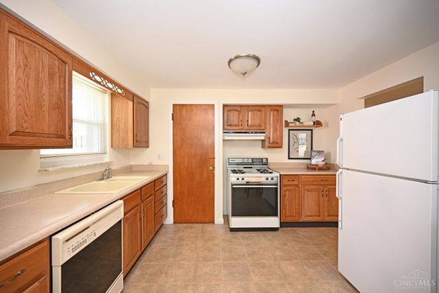 3810 S Broadlawn Circle, Silverton, OH 45236