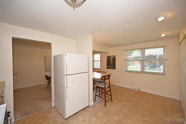 3810 S Broadlawn Circle, Silverton, OH 45236
