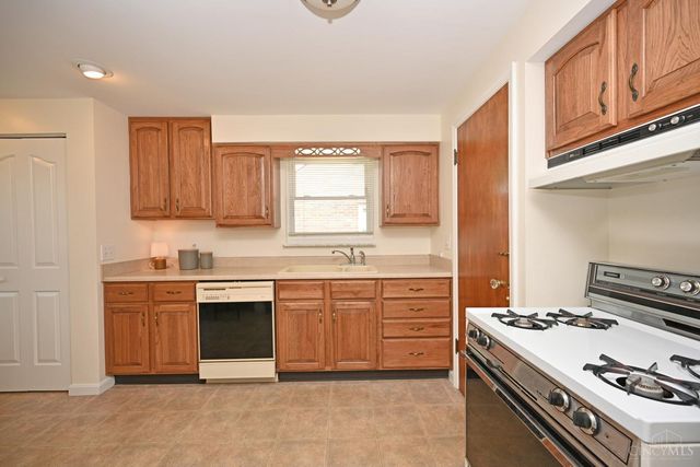 3810 S Broadlawn Circle, Silverton, OH 45236