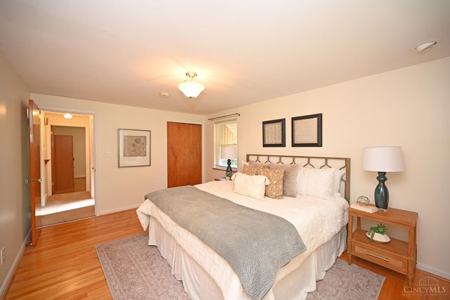 3810 S Broadlawn Circle, Silverton, OH 45236