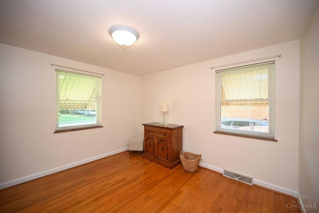 3810 S Broadlawn Circle, Silverton, OH 45236