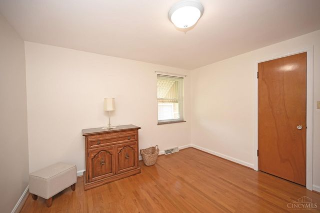 3810 S Broadlawn Circle, Silverton, OH 45236