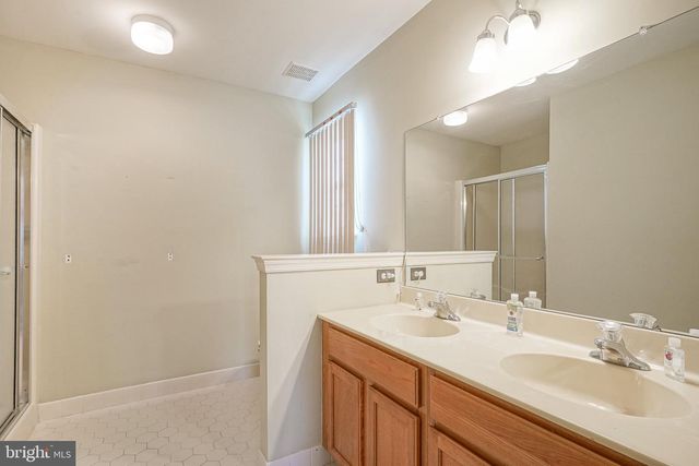 550 RIVIERA DR, Williamstown, NJ 08094