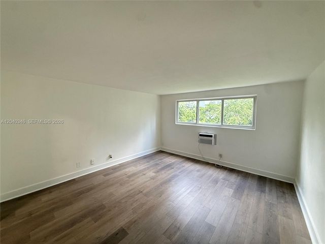 143 SW 9th St 301, Miami, FL 33130