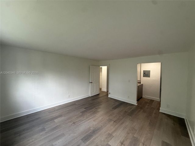 143 SW 9th St 301, Miami, FL 33130