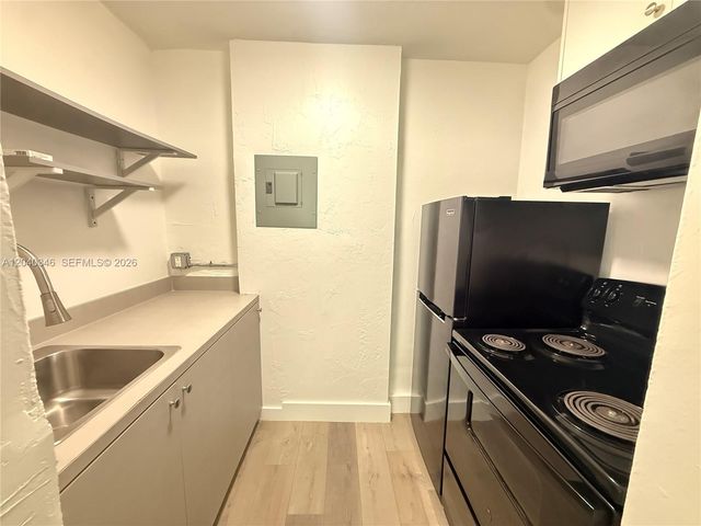 143 SW 9th St 301, Miami, FL 33130
