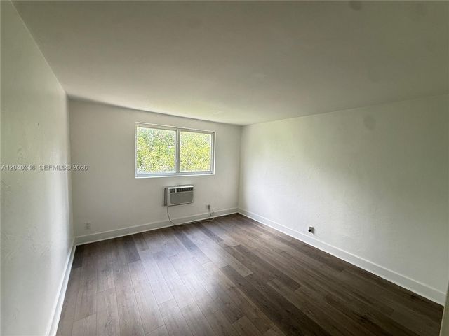 143 SW 9th St 301, Miami, FL 33130
