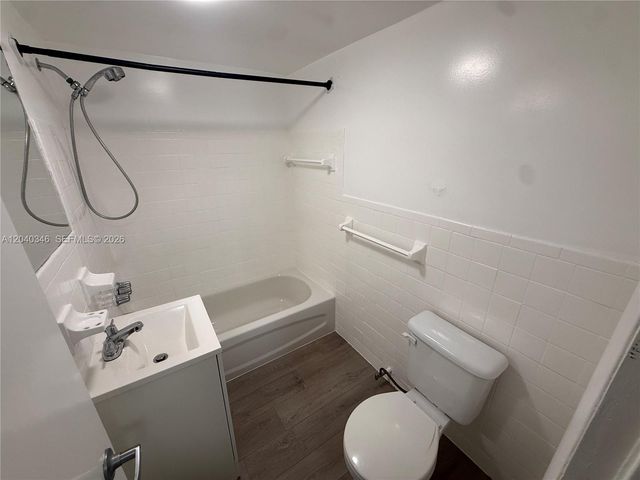 143 SW 9th St 301, Miami, FL 33130