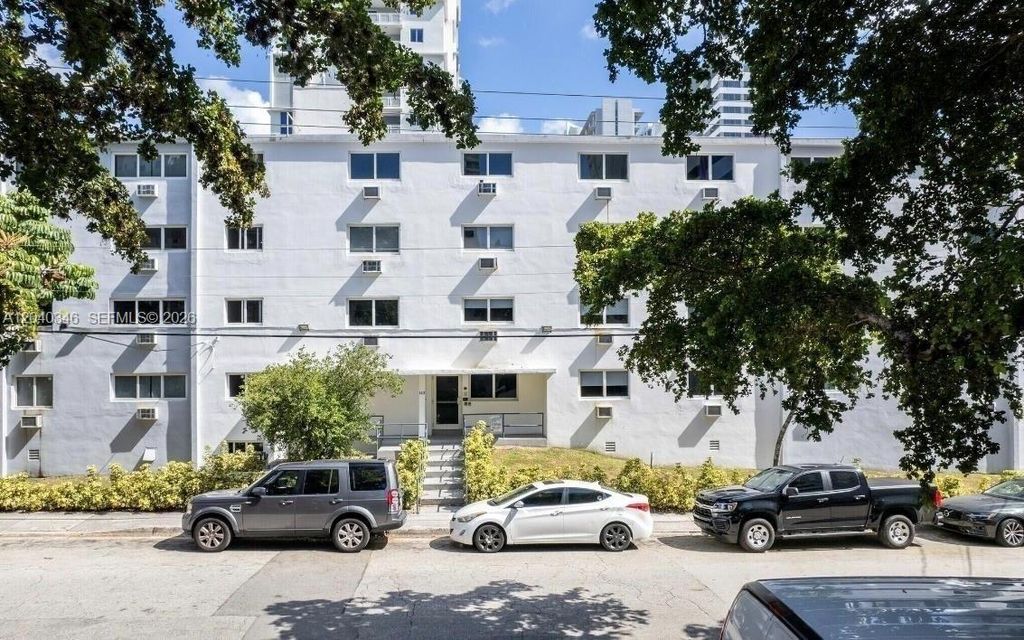 143 SW 9th St 301, Miami, FL 33130