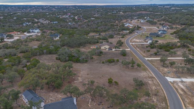 1605 Lake Ridge Blvd, Canyon Lake, TX 78133