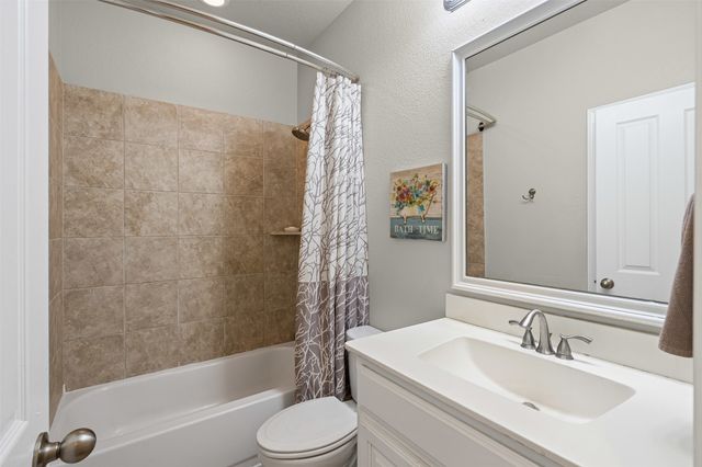 402 N Trinity Street, Decatur, TX 76234