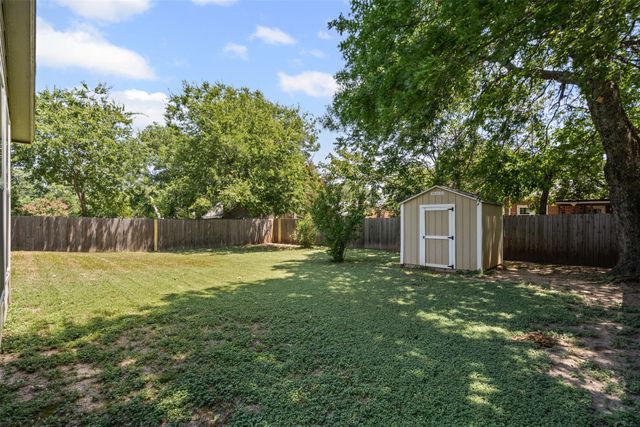 402 N Trinity Street, Decatur, TX 76234