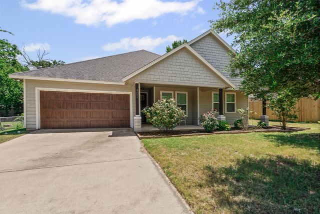 402 N Trinity Street, Decatur, TX 76234