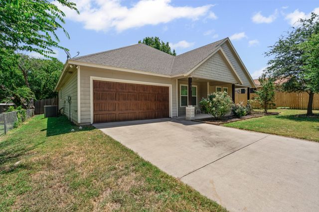 402 N Trinity Street, Decatur, TX 76234
