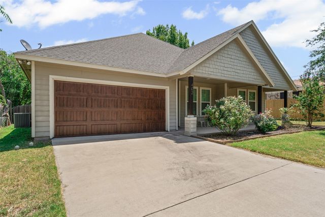 402 N Trinity Street, Decatur, TX 76234