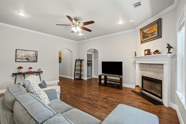 402 N Trinity Street, Decatur, TX 76234