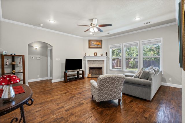 402 N Trinity Street, Decatur, TX 76234