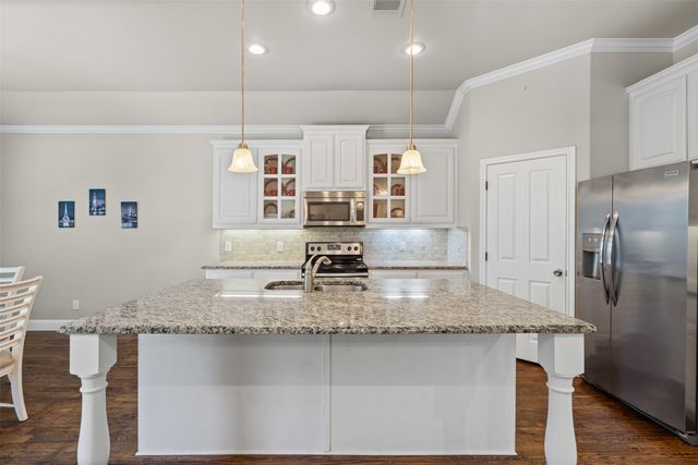 402 N Trinity Street, Decatur, TX 76234