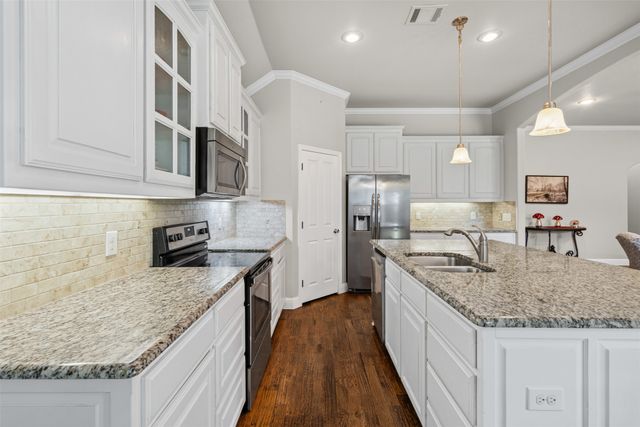 402 N Trinity Street, Decatur, TX 76234