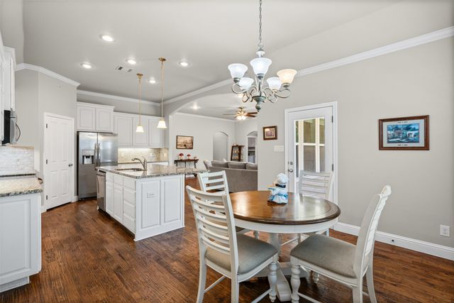 402 N Trinity Street, Decatur, TX 76234