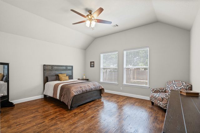 402 N Trinity Street, Decatur, TX 76234
