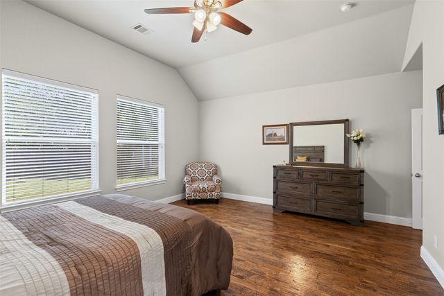 402 N Trinity Street, Decatur, TX 76234