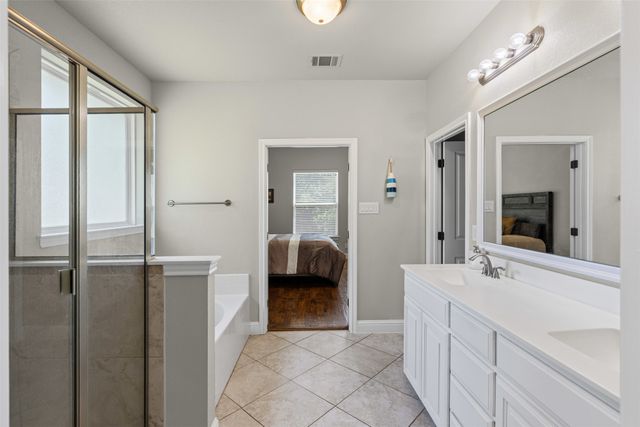 402 N Trinity Street, Decatur, TX 76234