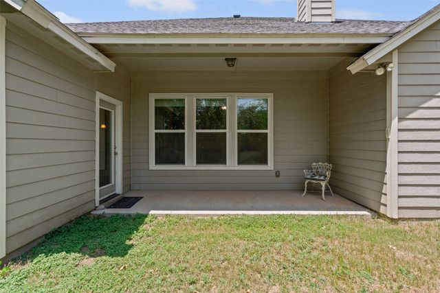 402 N Trinity Street, Decatur, TX 76234