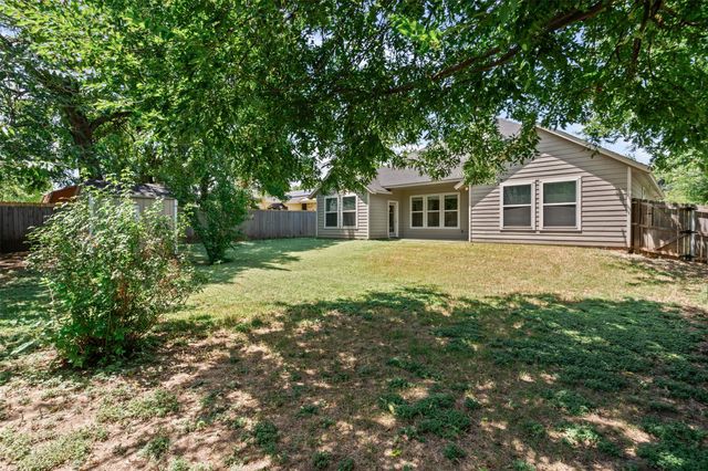 402 N Trinity Street, Decatur, TX 76234