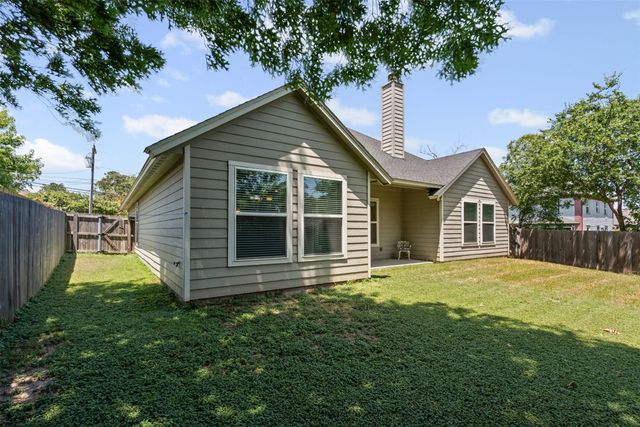 402 N Trinity Street, Decatur, TX 76234