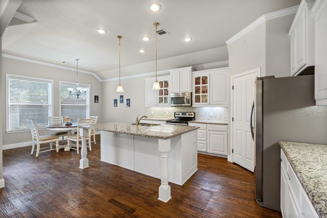 402 N Trinity Street, Decatur, TX 76234