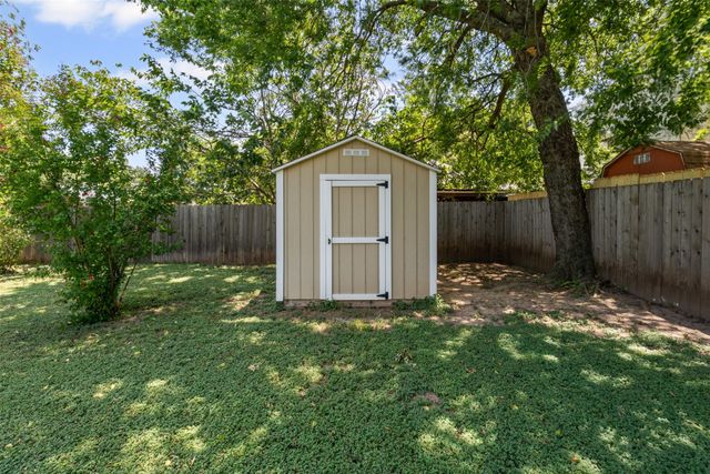402 N Trinity Street, Decatur, TX 76234