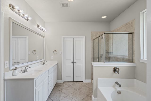 402 N Trinity Street, Decatur, TX 76234