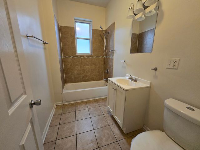 7618 S EMERALD Avenue 2, Chicago, IL 60620